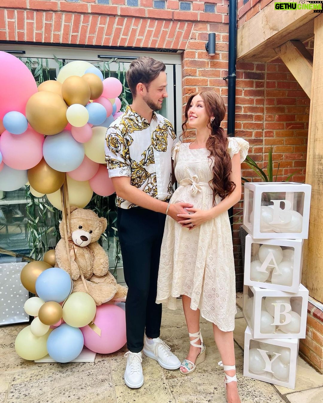 Alastair Aiken Instagram - Overjoyed to be welcoming our little baby boy to the family later this year! 🎉 We’re so excited to finally meet him 👶🏼❤️ had a wonderful weekend celebrating with our closest friends 🥳