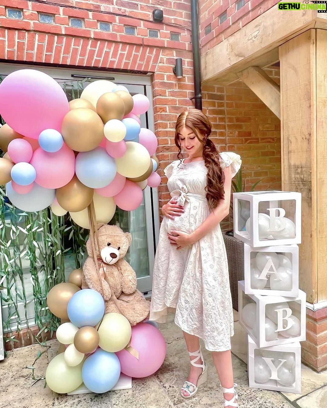 Alastair Aiken Instagram - Overjoyed to be welcoming our little baby boy to the family later this year! 🎉 We’re so excited to finally meet him 👶🏼❤️ had a wonderful weekend celebrating with our closest friends 🥳