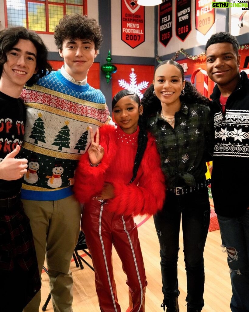 Alaya High Instagram - New #ThatGirlLayLay #Christmas episode TONIGHT, WEDNESDAY, DECEMBER 20th at SPECIAL TIME 8PM after #YoungDylan and #NFLSlimeTime on @Nickelodeon!
