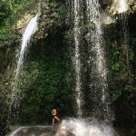 Alba Flores Instagram - QUÉ BOLÁ!? 🇨🇺 (No estaba muerta, estaba de parranda) Gracias @azulmarinoviajes por llevarme y traerme, sana y salva 😉 Aqui hay fotos hechas por @afioco y @nullgarcia y un señor del callejón de Hamel muy amable.