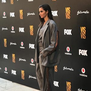 Alba Flores Instagram - Intensivo de #visavisenfox 4ª temporada..... ya está aquí!!! Gracias a @paulasoroa por derrochar su arte en mi ( @shiseido sois afortunados de colaborar con ella) 
La foto de traje blanco es gracias a @xabigoitisolo