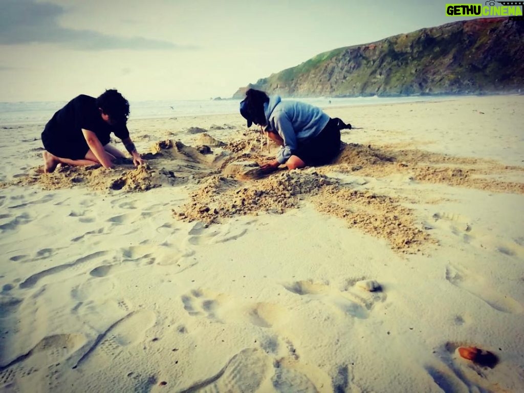 Alba Flores Instagram - Los viajes en el tiempo son más sencillos de lo que parecen....depende de la calidad de la arena..... #chiquillería