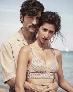 Alba Flores Instagram - #vacacionesenelmar , otra serie para recordar 🚢❤️🌊 #loveboat con @javierrrey gracias a @elpaissemanal @sergiponsphoto 📸 @paulasoroa 💄 #saracuestatorrado 🖋 #bertaalvarez 👙