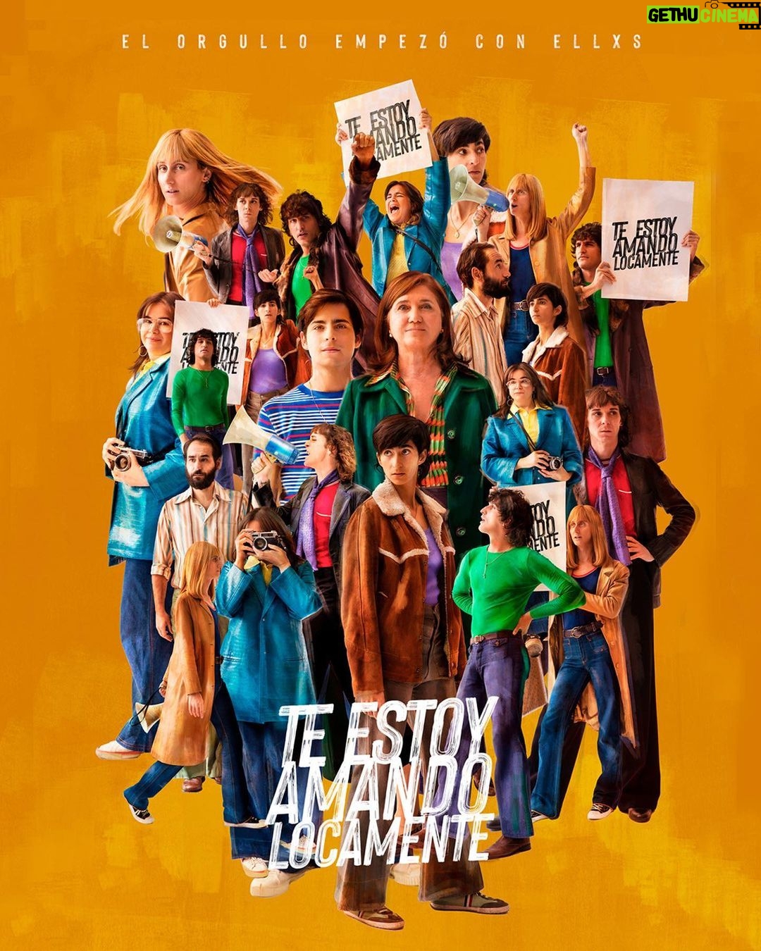 Alba Flores Instagram - Hoy estrenamos Te Estoy Amando Locamente #teestoyamandolocamente Feliz de compartirla ya con el público, para que nos alegre el verano y nos inspire en la lucha. Gracias @alejandromarinj por tu talento y por juntarme con @anawagener @omar.banana @alexdelacroix @ladanifpozo @carmenorellana__ @lola.buzon.actriz @pepagracia A disfrutarla! Id al cine que se está fresquito 🙃