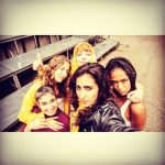 Alba Flores Instagram - Old kids on the block !!! Todavía queda mucho por contar 2019 4ª Temporada de #visavis #visavisenfox