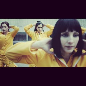 Alba Flores Instagram - No, no estamos bailando la Macarena....
Esta noche a las 22:20 #visavisenfox  #visavis