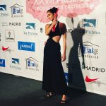 Alba Flores Instagram - Premio no me llevé, pero sí muchos recuerdos estupendos. Entre ellos, un abanico maravilloso donde pone #masmujeres Gracias: a @sybillaofficial por vestirme a @cdeberenguer por encontrarme los complementos a @paulasoroa por ponerme guapa a @uniondeactores por juntarnos para darnos premios Y a toda esta gran familia de titiriteros que somos los actores, gracias por existir.