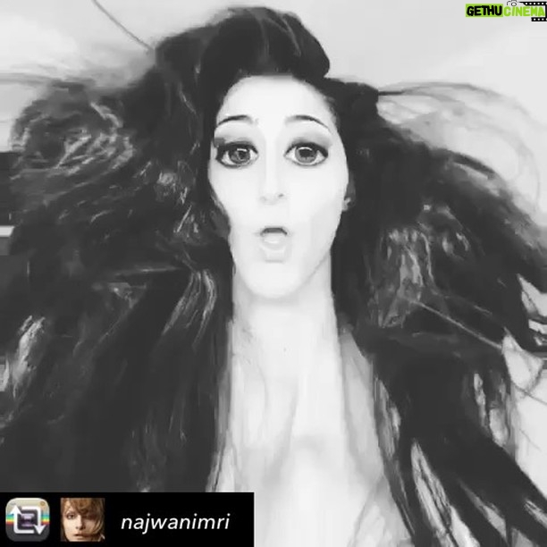 Alba Flores Instagram - Las cosas que hago por sacarle una sonrisa a @najwanimri #challenge