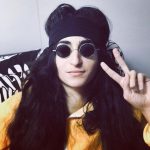 Alba Flores Instagram - De camino a convertirme en Saray paso por John Lennon #visavisenfox #imagine 📸 by @berta__vazquez #enlosojosdeberta