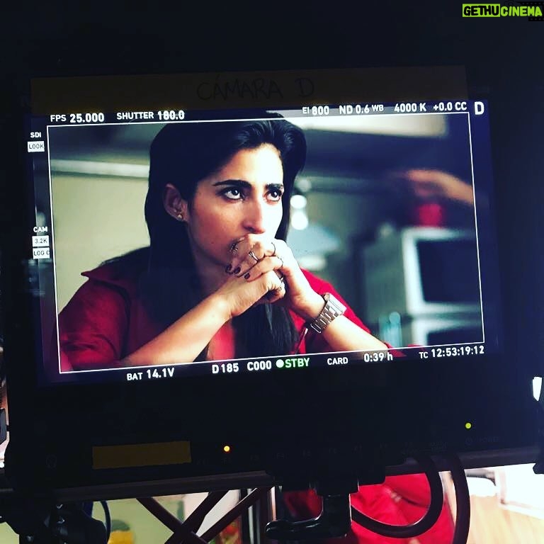 Alba Flores Instagram - Nairobi se agarra las manos #Lacasadepapel10 Esta noche en A3. 📷by @ursulolita