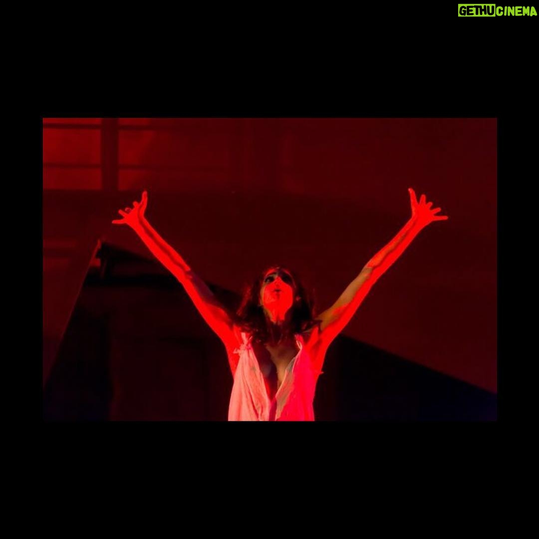 Alba Flores Instagram - ¡Arde, Troya! #Troyanas #festivaldemerida #teatro Hoy 3ª función