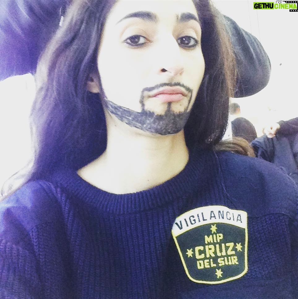 Alba Flores Instagram - #stophomophobia #stoptransphobia #LGTB 馃寛 Respeto, aceptaci贸n y solidaridad para tod@s #visavis #saray 馃挍
