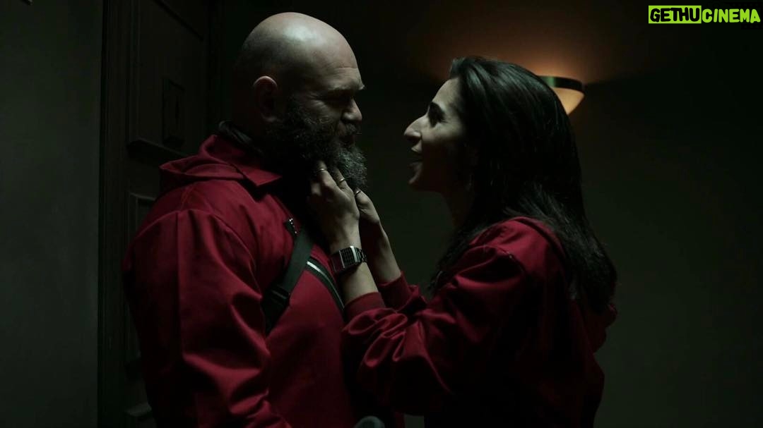 Alba Flores Instagram - #Nairobi ❤️#Helsinki @darkoperich esta noche a las 22:30 en @antena3com #lacasadepapel2 #lacasadepapel #seriestv #serbianlove