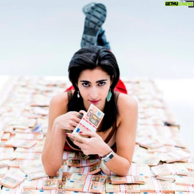Alba Flores Instagram - 💸💸💸💸💸💸💸💸 #moneyheist #lacasadepapel #nairobi #tv #series