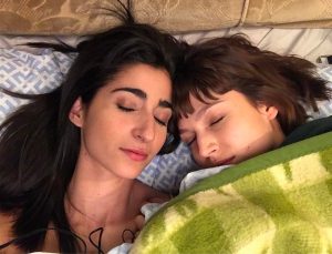 Alba Flores Instagram - Siesta entre toma y toma #Lacasadepapel #inbedwithmadonna @ursulolita