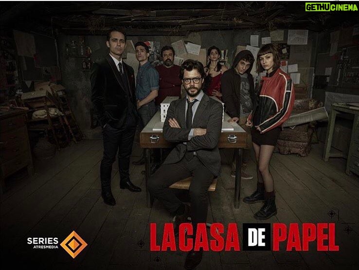 Alba Flores Instagram - #lacasadepapel Esta es mi nueva familia disfuncional #tv #series #tvshow