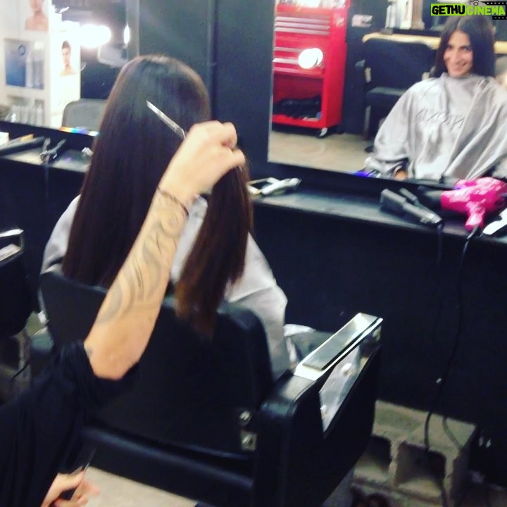 Alba Flores Instagram - Renovarse o morir #haircut @corta_cabeza @guille5555 @ondinamaldonado #psicomagia