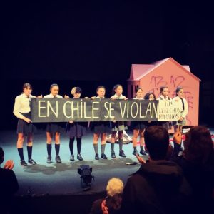 Alba Flores Instagram - GRACIAS
Os sigo aplaudiendo
De mayor quiero ser como vosotres 
@teatrolaresentida “Paisajes para no colorear”