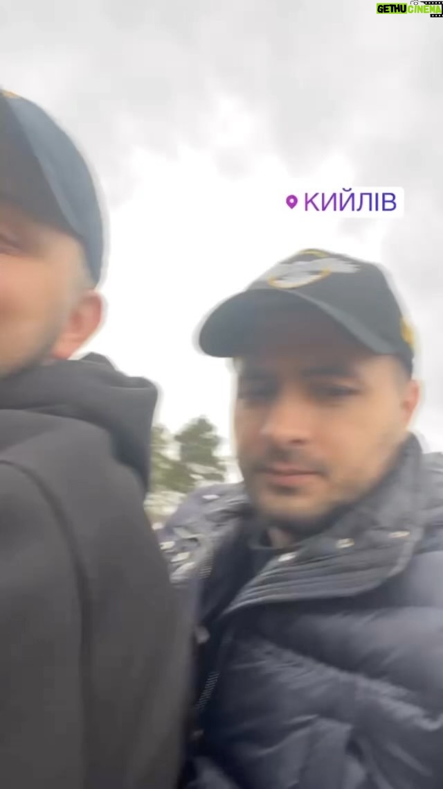 Albert Vasilyev Instagram - Эх, Сейчас бы в селе душить на планете..
