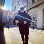 Albert Vasilyev Instagram – CHICOS AYUDEN A ELEGIR. Barcelona, Spain