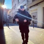 Albert Vasilyev Instagram - CHICOS AYUDEN A ELEGIR. Barcelona, Spain