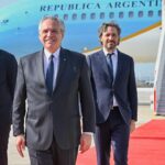 Alberto Fernández Instagram - Arribamos a Nueva Delhi, India 🇮🇳, para participar de la Cumbre del #G20, "Una tierra, una familia, un futuro". El desarrollo multilateral que beneficia a nuestro país, se construye con diálogo y cooperación. Vamos a profundizar estos ejes claves de nuestra política exterior.