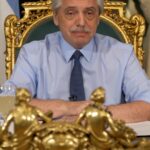 Alberto Fernández Instagram - La semana pasada ocurrieron dos hechos muy importantes. Por un lado, tras un arduo trabajo del ministro @sergiomassaok, cerramos el acuerdo con el FMI para continuar ordenando la deuda que Macri tomó. Por otro lado, la Argentina ingresó a los BRICS, bloque económico que representa, con sus nuevos miembros, el 36% del PBI global, cinco puntos más que el G7. ¿Por qué lo hicimos? Porque el futuro reside en la multilateralidad. Las voces que gritan “no entremos a los BRICS”, son las mismas que quieren seguir dependiendo del FMI y sus patrones.