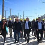 Alberto Fernández Instagram - Junto al ministro @smaggiotti y el intendente @marioseccook, recorrimos las viviendas en construcción del programa #CasaPropia en Punta Lara, Ensenada. 🏘️ Son una solución para muchas familias, que se suman a más de 123 mil viviendas que entregamos en todo el país 🇦🇷 Algunos creen que los más necesitados deben estar librados al mercado, pero el mercado nunca se acuerda de ellos. Nosotros, en cada rincón de la patria en donde una familia necesita una vivienda, estamos presentes desde el Estado reconociendo ese derecho. No somos lo mismo. Ensenada, Buenos Aires