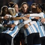 Alberto Fernández Instagram - Una nueva alegría ⚽️ Es un orgullo para el pueblo argentino que nuestra Selección de fútbol femenino nos represente en este Mundial. Las acompañamos con toda la fuerza, ¡vamos Argentina! 🇦🇷