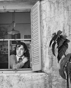 Alberto Fernández Instagram - María Elena Walsh: su casa, convertida en Casa Museo ♥️

María Elena Walsh es parte de nuestra infancia y de nuestra cultura. Muchas generaciones de argentinas y argentinos se han identificado con sus inmensas obras, hablar de ella es hablar de libertad.

🏠 Hoy recorrí su Casa Museo, en Morón.

La obra de María Elena Walsh, feminista y luchadora incansable, fue también un reclamo y una protesta ante la dictadura cívico militar en nuestro país. Ahora, las nuevas generaciones podrán conocer sus canciones y sus historias, con las que hizo reflexionar a grandes y chicos.

Gracias al trabajo del Ministerio de @culturanacionar, el Instituto Cultural de la Provincia y el Municipio de Morón, pusimos en valor y transformamos su casa en un espacio cultural abierto a la comunidad. Estamos honrando su legado.

📸 Foto 1: María Elena Walsh, 1947. Grete Stern, Argentina. (Colección Sara Facio)