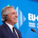 Alberto Fernández Instagram - Demandó cinco siglos, pero es la primera vez que discutimos un mecanismo para terminar con el extractivismo en América Latina. Poder industrializar nuestras materias primas con inversiones es alentador. Nunca logramos tantos puntos de acuerdo como en esta Cumbre #UECELAC.