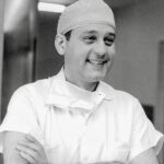 Alberto Fernández Instagram - A 100 años de su nacimiento, recuerdo al inmenso doctor René Favaloro. Realizó el primer bypass aortocoronario que permitió salvar miles de vidas, puso su talento al servicio del país y trabajó incansablemente por el acceso a la atención sanitaria de quienes la necesitaban. Cualquier reconocimiento que podamos hacerle es pequeño al lado de todo lo que le dió a la Argentina. Su intachable trayectoria no solo nos motiva a seguir poniendo en valor e invirtiendo en salud pública, sino que también nos recuerda las consecuencias de no hacerlo. El Estado debe estar presente, sobre todo para los más vulnerables, los mismos para quienes el doctor Favaloro volcó toda su vocación. Ese país estamos construyendo y en ese rumbo queremos que continúe.