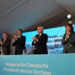Alberto Fernández Instagram - Inauguramos la obra más grande que la democracia recuerde. Tenemos un destino formidable, sigamos construyéndolo unidos 🇦🇷 Gracias a las y los trabajadores que hicieron posible el #GasoductoNéstorKirchner.