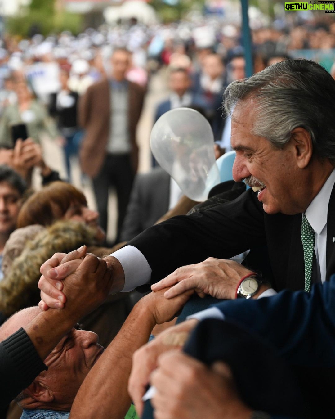 Alberto Fernández Instagram - Ha sido un enorme placer compartir las celebraciones del 68° aniversario de la Provincialización de Formosa con el pueblo y su gobernador, @gildoinsfran. En 1955, con Perón como presidente, la voluntad de las y los formoseños se hizo realidad: ser protagonistas de su destino. Provincia De Formosa