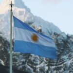 Alberto Fernández Instagram - Recorrí el país, desde La Quiaca hasta la Antártida, llevando obras a cada rincón de la patria sin importar el signo político. Trabajamos desde el primer día para integrar a todas y todos por igual. #UnidosPorArgentina 🇦🇷, lo logramos. Continuemos por el camino de la igualdad.