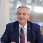 Alberto Fernández Instagram - Ayer visité el Parque Industrial de Pilar para ver un sueño hecho realidad: Whirlpool realizó la primera exportación a Brasil de los lavarropas que produce en su nueva planta. Nuestro objetivo es industrializar la Argentina y generar trabajo. Vimos que es posible 🇦🇷