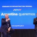 Alberto Fernández Instagram - "¿Qué Argentina queremos ser?" Es el nombre del primer Seminario de Infraestructura Regional, al que asistí en @elcckirchner, una discusión sobre el modelo de país que queremos. Ya gobernaron los que le hicieron tanto daño a la patria. Está todo dicho, somos muy distintos. Queremos la Argentina que pone en marcha más de 6 mil obras públicas y que ya finalizó más de 3 mil en todo su territorio. No la que paraliza el 70% de la obra pública. Queremos la Argentina que construye y entrega 110 mil viviendas a familias que las necesitan. No la que construye y entrega 14 mil y créditos UVA impagables para esas familias. Queremos la Argentina que construye hospitales, laboratorios y desarrolla sus propias vacunas para nunca más tener que salir a pedirlas. No la que se enorgullece por prescindir de todo ello y entregaría las Malvinas para conseguir vacunas. Queremos la Argentina que acerca la educación pública con universidades y escuelas a cada compatriota para que pueda estudiar. No la que hizo una sola obra de infraestructura universitaria en cuatro años. Queremos la Argentina que desarrolla la ciencia y la tecnología en todo el país. No la que concentra el 80% de la inversión en el AMBA. Queremos la Argentina que lleva 32 meses consecutivos de creación de empleo registrado. No la que aumenta el desempleo y genera que se cierren miles de PyMEs. Queremos la Argentina con un Estado presente y que nos integre a todos, sin periferias. No la de los privilegios para pocos, concentrada y sin distribución. La democracia fue una utopía que hicimos realidad. Soñemos ahora con un país igualitario, somos muchos más las y los argentinos que creemos en nuestra propia potencia. Hay "tres tercios". Pero hay dos modelos de país. ¿Qué Argentina queremos ser? Centro Cultural Kirchner