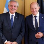 Alberto Fernández Instagram - Concluimos la Cumbre #UECELAC tras dos intensos días de trabajo. Los resultados han sido más que satisfactorios. La Argentina continúa profundizando sus relaciones con líderes de Latinoamérica y Europa 🇦🇷🤝🌍 Fortalecer el multilateralismo es la vía para nuestro crecimiento y nuestro desarrollo. A través del diálogo, hemos compartido nuestra visión del contexto global y hemos llegado a acuerdos muy importantes para la Argentina y la región. Bruselas