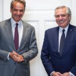Alberto Fernández Instagram - Concluimos la Cumbre #UECELAC tras dos intensos días de trabajo. Los resultados han sido más que satisfactorios. La Argentina continúa profundizando sus relaciones con líderes de Latinoamérica y Europa 🇦🇷🤝🌍 Fortalecer el multilateralismo es la vía para nuestro crecimiento y nuestro desarrollo. A través del diálogo, hemos compartido nuestra visión del contexto global y hemos llegado a acuerdos muy importantes para la Argentina y la región. Bruselas
