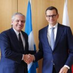 Alberto Fernández Instagram - Concluimos la Cumbre #UECELAC tras dos intensos días de trabajo. Los resultados han sido más que satisfactorios. La Argentina continúa profundizando sus relaciones con líderes de Latinoamérica y Europa 🇦🇷🤝🌍 Fortalecer el multilateralismo es la vía para nuestro crecimiento y nuestro desarrollo. A través del diálogo, hemos compartido nuestra visión del contexto global y hemos llegado a acuerdos muy importantes para la Argentina y la región. Bruselas