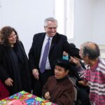 Alberto Fernández Instagram - Es un día de alegría: anunciamos la construcción del primer barrio inclusivo para personas con problemáticas de salud mental en el hoy renombrado Hospital Nacional y Comunidad Ramón Carrillo, en Luján. Estamos cambiando la lógica de tratamiento de salud mental en la Argentina. La antes llamada Colonia Nacional Montes de Oca se transformará en una comunidad, con un barrio de 50 casas de tránsito y un hospital que no solamente atenderá enfermedades mentales sino que será polivalente en términos médicos. La salud mental en nuestro país fue desatendida durante muchos años. Debemos terminar con el abandono y atender a quienes necesitan ayuda, como hicimos hoy en el marco del Plan Nacional de Salud Mental. Trabajemos unidos para hacer una sociedad más solidaria. Ese es el camino.