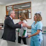 Alberto Fernández Instagram - Acercamos las universidades a la gente, mejorando las que ya existen y abriendo nuevas. Eso hicimos hoy al inaugurar el nuevo edificio de la Facultad de Bioquímica, Química y Farmacia de la Universidad Nacional de Tucumán, que beneficiará a casi 3 mil estudiantes. Los tiempos que se avecinan reclaman del conocimiento, del desarrollo científico y del desarrollo tecnológico. Para eso, las universidades son centrales y es el Estado el que debe estar presente garantizando más oportunidades a quienes quieren estudiar. Quien nazca en Tucumán, debe poder estudiar en Tucumán. Cualquier argentina y argentino debe poder estudiar allí donde ha nacido. No es verdad que no hacen falta universidades. Con enorme alegría, dimos otro paso hacia la igualdad, siempre apostando a la educación pública. Tucuman, Argentina