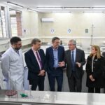 Alberto Fernández Instagram - Acercamos las universidades a la gente, mejorando las que ya existen y abriendo nuevas. Eso hicimos hoy al inaugurar el nuevo edificio de la Facultad de Bioquímica, Química y Farmacia de la Universidad Nacional de Tucumán, que beneficiará a casi 3 mil estudiantes. Los tiempos que se avecinan reclaman del conocimiento, del desarrollo científico y del desarrollo tecnológico. Para eso, las universidades son centrales y es el Estado el que debe estar presente garantizando más oportunidades a quienes quieren estudiar. Quien nazca en Tucumán, debe poder estudiar en Tucumán. Cualquier argentina y argentino debe poder estudiar allí donde ha nacido. No es verdad que no hacen falta universidades. Con enorme alegría, dimos otro paso hacia la igualdad, siempre apostando a la educación pública. Tucuman, Argentina