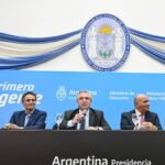 Alberto Fernández Instagram - Acercamos las universidades a la gente, mejorando las que ya existen y abriendo nuevas. Eso hicimos hoy al inaugurar el nuevo edificio de la Facultad de Bioquímica, Química y Farmacia de la Universidad Nacional de Tucumán, que beneficiará a casi 3 mil estudiantes. Los tiempos que se avecinan reclaman del conocimiento, del desarrollo científico y del desarrollo tecnológico. Para eso, las universidades son centrales y es el Estado el que debe estar presente garantizando más oportunidades a quienes quieren estudiar. Quien nazca en Tucumán, debe poder estudiar en Tucumán. Cualquier argentina y argentino debe poder estudiar allí donde ha nacido. No es verdad que no hacen falta universidades. Con enorme alegría, dimos otro paso hacia la igualdad, siempre apostando a la educación pública. Tucuman, Argentina