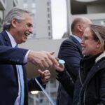 Alberto Fernández Instagram - 115.000 familias de toda la Argentina con un mejor futuro garantizado 🏘️🔑 Con la entrega de viviendas que realizamos hoy en Santa Fe, ya son 115.000 desde que llegamos al Gobierno. Estamos reconociendo el derecho a vivir dignamente, convirtiendo la incertidumbre en una certeza. Este desarrollo urbanístico es una maravilla y lo logramos trabajando unidos: Gobierno nacional, provincia y municipio. Llegamos al Gobierno con el 70% de la obra pública paralizada, no todo es lo mismo en política. Estamos convencidos de que el Estado debe estar presente.