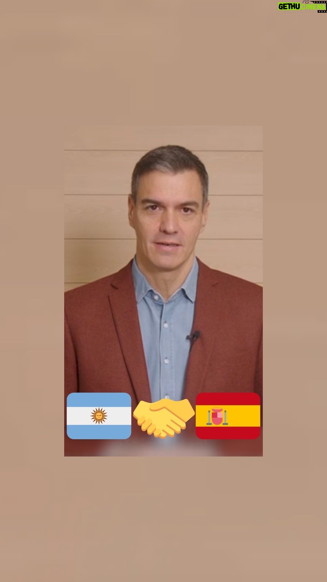 Alberto Fernández Instagram - 🇦🇷🤝🇪🇸 En un contexto global tan complejo, la Argentina debe apostar por la convivencia democrática, la tolerancia, el diálogo y la unidad, con oportunidades para todas y todos. Gracias querido amigo @sanchezcastejon, tu mensaje nos inspira a seguir fortaleciendo nuestra democracia.