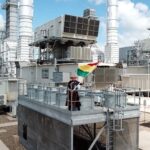 Alberto Fernández Instagram - Inauguramos la primera obra de vinculación de energía eléctrica entre Argentina y Bolivia 🇦🇷🤝🇧🇴 El electroducto Juana Azurduy de Padilla mejora el abastecimiento para las familias del norte del país y nuestra industria, impulsando el desarrollo de toda la región. Posee dos subestaciones: una aquí, en Yaguacua 🇧🇴, y otra en la ciudad salteña de Tartagal 🇦🇷, que redistribuye la electricidad desde el sur boliviano. Esto se logra poniéndonos de acuerdo con @luchoxbolivia, como hermanos, para que el progreso de nuestros pueblos no se detenga. Antes de la inauguración, nos reunimos para conversar sobre la importancia de la cooperación en salud y energía, como el litio, y de incrementar el comercio bilateral. Con gran alegría, dimos un paso concreto de integración. El trabajo conjunto es esencial para nuestros pueblos.