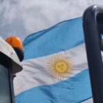 Alberto Fernández Instagram - Convencidos de que la obra pública motoriza la economía, construimos una patria más federal e igualitaria 🇦🇷 En San Miguel del Monte, junto al ministro @gabriel_katopodis, recorrimos las obras para la transformación de la RN 3 en Autopista, en el trayecto Cañuelas - Azul ⬇️ La RN 3 es parte del Corredor Bioceánico Sur, de las vías más importantes para el desarrollo económico del país. No solo brinda mayor seguridad vial, también agiliza la circulación de miles de vehículos y camiones de carga que transportan producción agropecuaria e industrial. 🛣️ Además, esta duplicación de la calzada de 26 km de extensión genera 150 empleos directos. El Gobierno anterior pensó hacer obras como esta con el sistema PPP, pero fueron una estafa. Con el trabajo del Ministerio de @obraspublicasar, todas las obras costaron 70% menos.