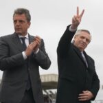 Alberto Fernández Instagram - 🇦🇷 Un estado presente en defensa de quienes más lo necesitan. Junto al ministro @sergiomassaok, la presidenta de AySA, @malenagalmarini, y el ministro @gabriel_katopodis, pusimos en marcha una obra histórica para la Argentina: la planta de pretratamiento del Sistema Riachuelo.