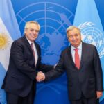 Alberto Fernández Instagram – Me reuní con @antonioguterres, secretario general de la ONU, y conversamos sobre la Cuestión #Malvinas 🇦🇷

Se comprometió a cumplir con los buenos oficios y reclamar a Gran Bretaña que cumpla las resoluciones de la ONU para reanudar el diálogo y encontrar una solución pacífica.

Además, le reiteré la necesidad de repensar la arquitectura financiera internacional, con foco en los sobrecargos, y me comunicó que la ONU está preparando una resolución sobre el tema.

🇦🇷🤝🇺🇳